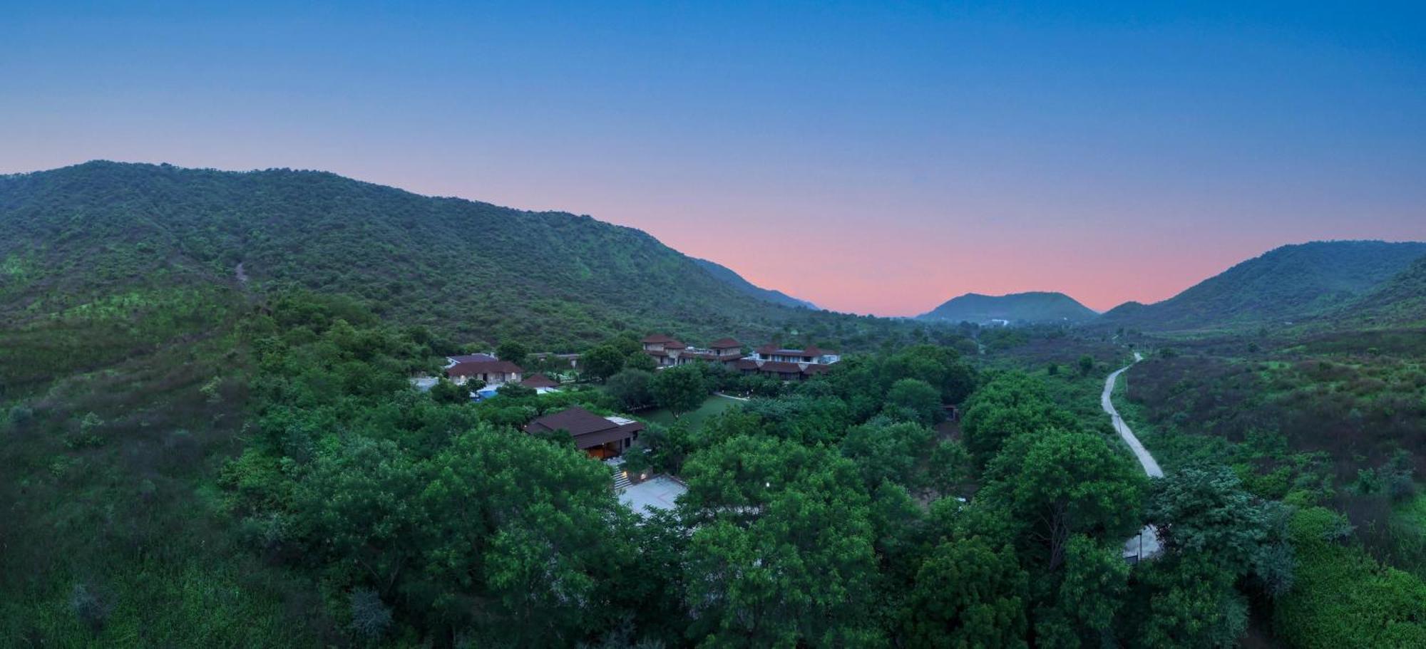 Anandam - A Luxury Resort In Udaipur Ngoại thất bức ảnh